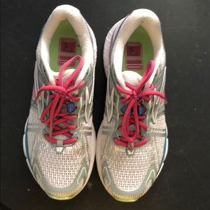 Brooks Ravenna 6 Women Size7 White/Raspberry/Green